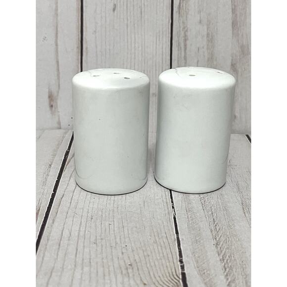 Los Angeles Lakers Ceramic Salt And Pepper Shaker Set - Picture 3 of 6